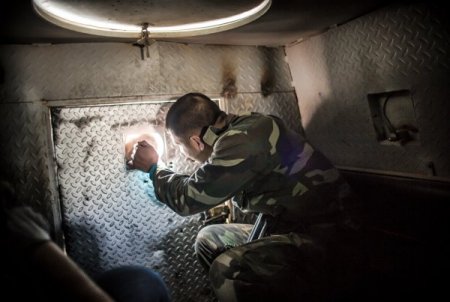 Rus televizyonu Türkiye sınırındaki Esed’in askerlerini görüntüledi