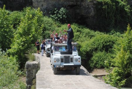 Ruslar Antalya'nın Doğal Güzelliklerini Jeep Safari Turlarıyla Görüyor