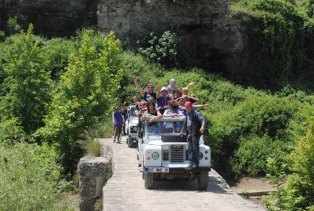 Ruslar Antalya'nın Doğal Güzelliklerini Jeep Safari Turlarıyla Görüyor