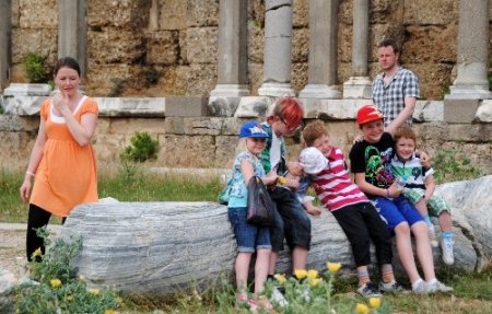 Ruslar ve İskandinavlar büyükanne ve büyükbabayla tatile geliyor