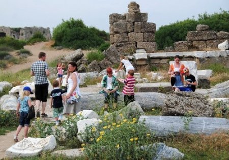 Ruslar ve İskandinavlar büyükanne ve büyükbabayla tatile geliyor