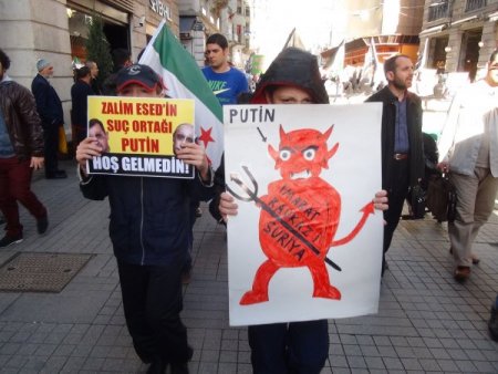 Rusya Konsolosluğu önünde Putin’i protesto ettiler