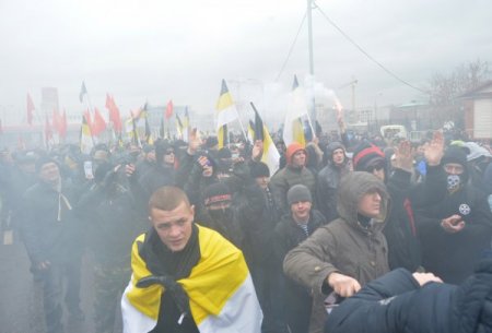 Rusya’da binlerce Neonazi yürüdü