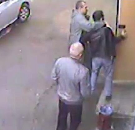 Rusya’da Çete Üyesinin İş Adamından Haraç Alma Yöntemi Güvenlik Kamerasında