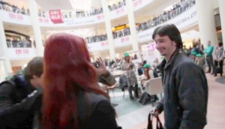 Rusya’da Çevrecilerden İlginç Etkinlik; Avm’de Yerden Çöp Alma Yarışması