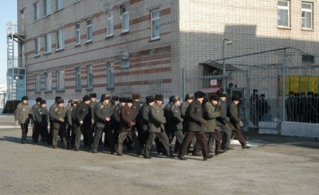 Rusya’da cezaevinde isyan, mahkum yakınları hapishane önünde toplandı