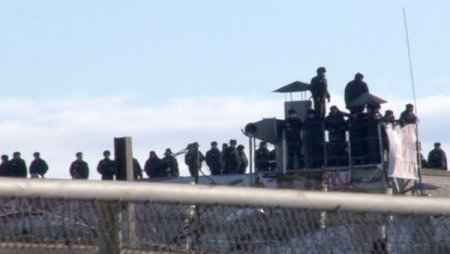 Rusya’da cezaevinde isyan, mahkum yakınları hapishane önünde toplandı