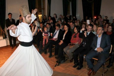 Rusya’da düzenlenen “Türkiye Festivali” de katılımcılar salona sığmadı