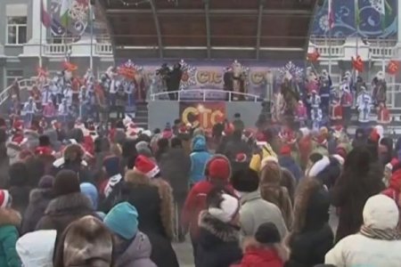 Rusya’da Noel babalar, eksi 36 derecede dans etti