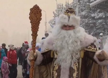 Rusya’da Noel babalar, eksi 36 derecede dans etti