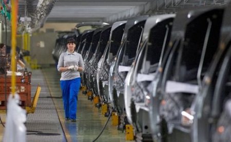 Rusya'da Otomobil Üretimi Yüzde 87,5 Arttı; Avtovaz Üç Kat Değerlendi