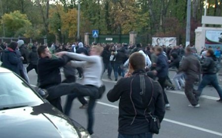 Rusya’da taraftarlar birbirine girdi, maç tatil edildi