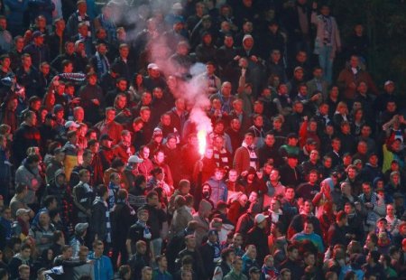 Rusya’da taraftarlar birbirine girdi, maç tatil edildi