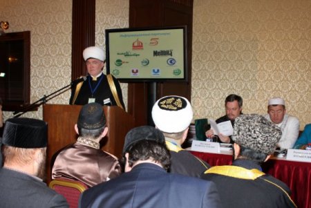 Rusya’da teoloji konferansı: Dine hakaret cezasız kalmamalı