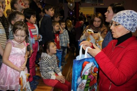 Rusya’da Türk annelerden kimsesiz çocuklara destek