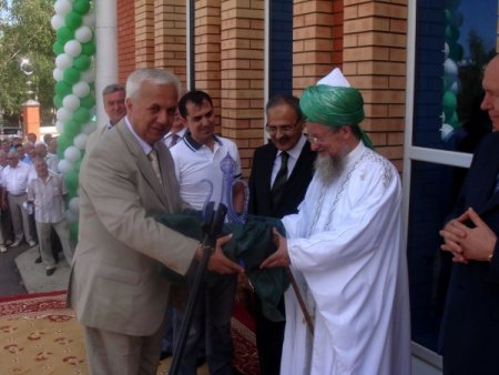 Rusya'da 'Üsküdar Camii' İbadete Açıldı
