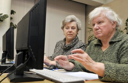 Rusya'da Yaşlılar İçin Açılan Bilgisayar Kursuna Büyük İlgi