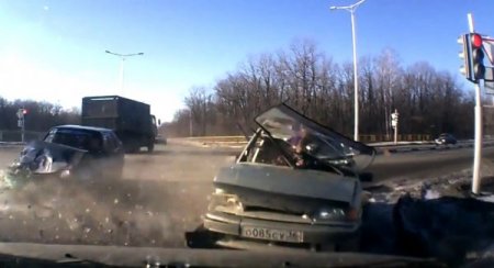 Rusya'da yollar buz pistine döndü