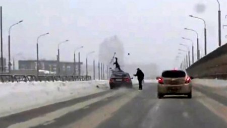 Rusya'da yollar buz pistine döndü