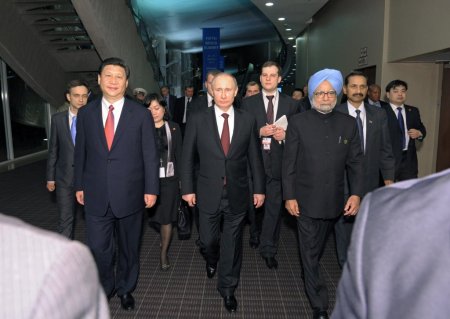 Rusya’dan Güney Afrika’ya nükleer destek