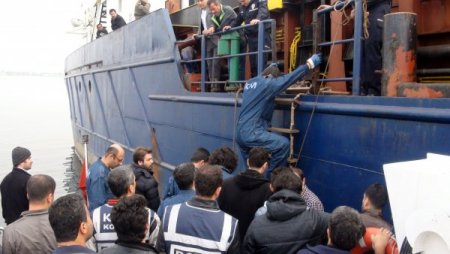 Rusya'dan Kocaeli'ne yük getiren gemiye silah operasyonu