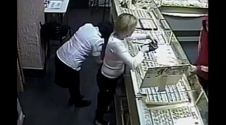 Rusya’nın en hızlı hırsızı kuyumcunun kamerasına yakalandı