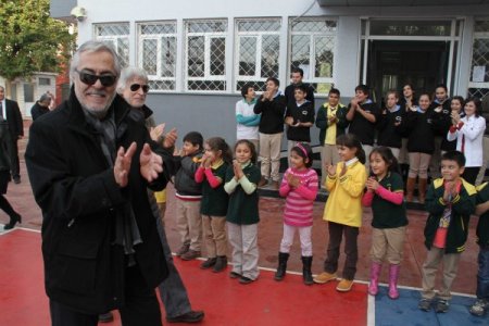 Rutkay Aziz: Tiyatrocu değil siyasetçi olmak istiyordum