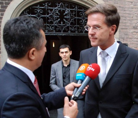 Rutte: Güney Kıbrıs iflas konusunu iyi hesaplamalı
