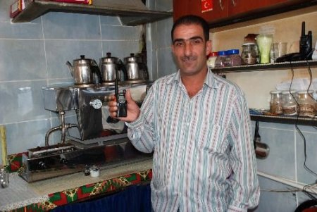 Rüyada Gördü, Kahvehanesine Telsiz Sistemi Kurdu