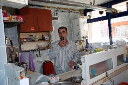 Rüyada Gördü, Kahvehanesine Telsiz Sistemi Kurdu