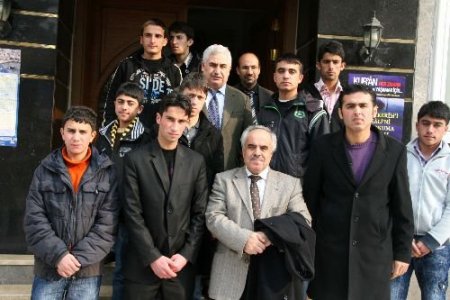 Rüyasında Ulu Cami'de Müezzinlik Yaptığını Gören Hakkarili Gencin Hayalini, Bursa Müftülüğü Gerçekleştirdi