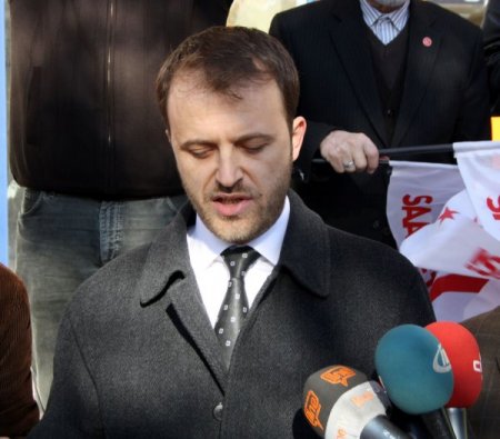 Saadet Partililer okullara tek tip kıyafet belirleme hakkı verilmesine tepkili
