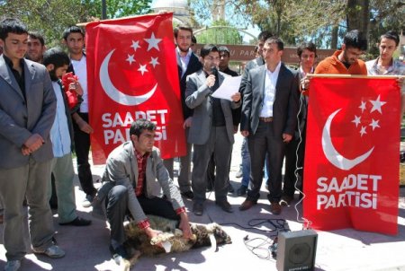 Saadet Partililerden Ak Parti'li Burhan Kuzu’ya İlginç Protesto