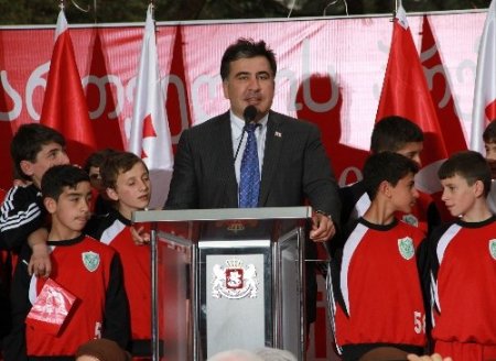 Saakaşvili: Gürcistan NATO ve AB'ye açtığı pencereyi Türkiye'ye de açmıştır