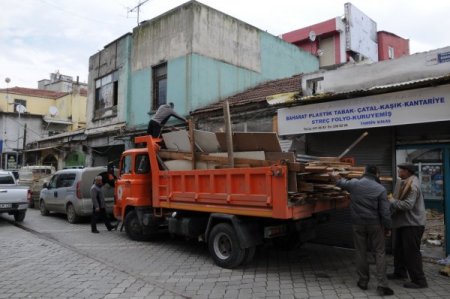 Saathane Meydan Projesi'nde yıkım başladı