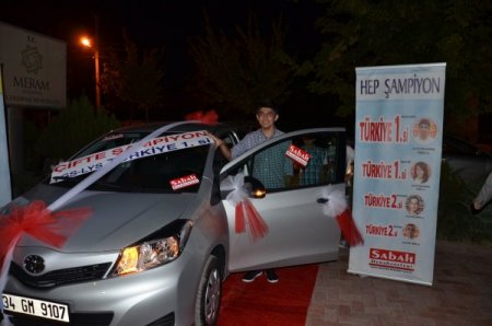 Sabah Dersanesi, ÖSYS şampiyonuna araba hediye etti