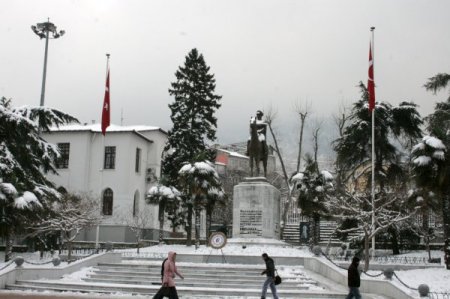 Sabah Erkenden Okula Gelen Öğrenciler, Tatil Haberi İle Sevindi