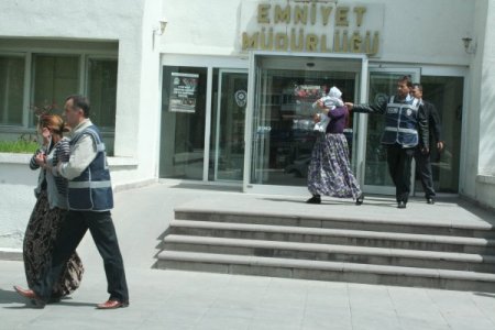 Saç Tokalı Hırsızlar Suçüstü Yakalandı