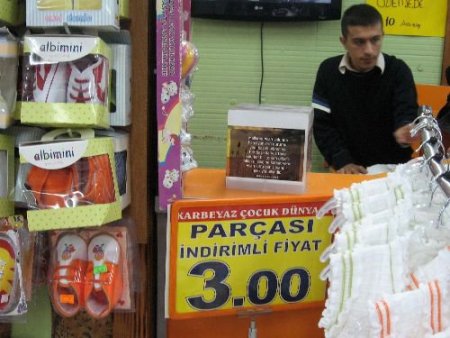 Sadaka Kutusu Hırsızları Güvenlik Kamerasına Yakalandı