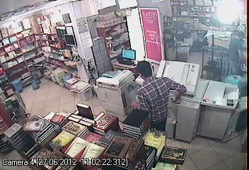 Sadaka Kutusu Hırsızlığı Kamerada