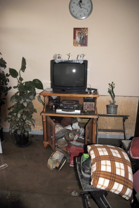 Sağanak yağış, Manavgat'ta 15 dairenin eşyalarını kullanılamaz hale getirdi