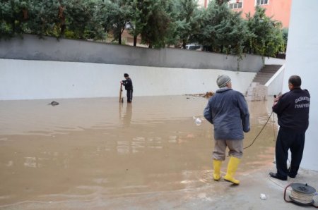 Sağanak yağış Gaziantep’i etkisi altına aldı