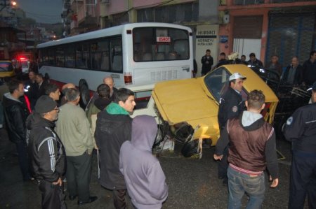 Sağanak yağış İzmir'i göle çevirdi