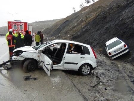 Sağanak yağış kazaları da beraberinde getirdi: 2 yaralı