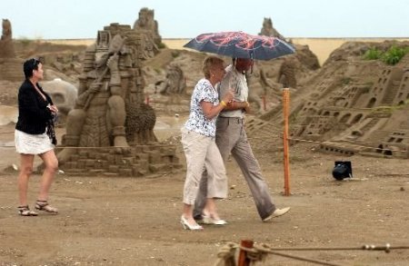 Sağanak Yağıştan Etkilenen Kum Heykeller Onarıldı