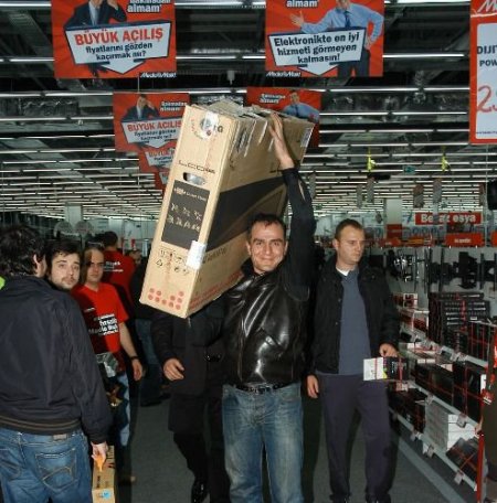 Sağanak Yağmur Altında Teknolojik Ürün Alma Savaşı