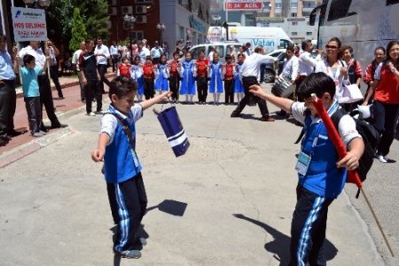 Sağlam: Sadece Türkçe öğrenmiyor dünya barışına da hizmet ediyorsunuz