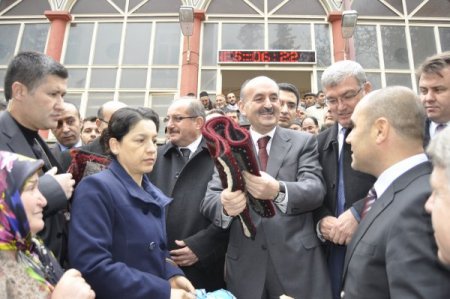 Sağlık Bakanı, Pazarcık'ta vatandaşlarla sohbet etti