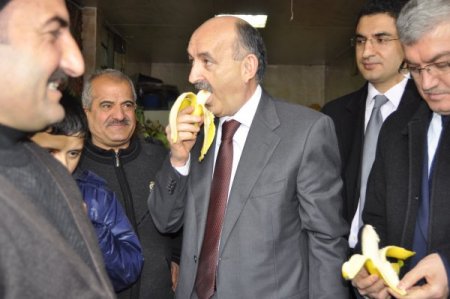 Sağlık Bakanı, Pazarcık'ta vatandaşlarla sohbet etti