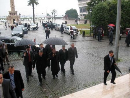 Sağlık Bakanı Akdağ: Tam Gün Yasası'yla Parayla Hizmet Alınan Sistemi Tarihe Gömdük
